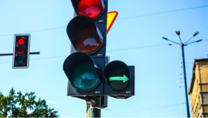 To samo wykroczenie, a dwie różne kary. Lepiej trafić na policjantów