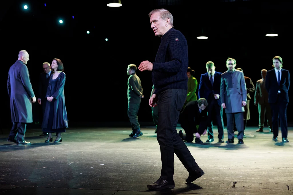 Jan Englert w Teatrze Narodowym, na próbie "Hamleta" Williama Szekspira