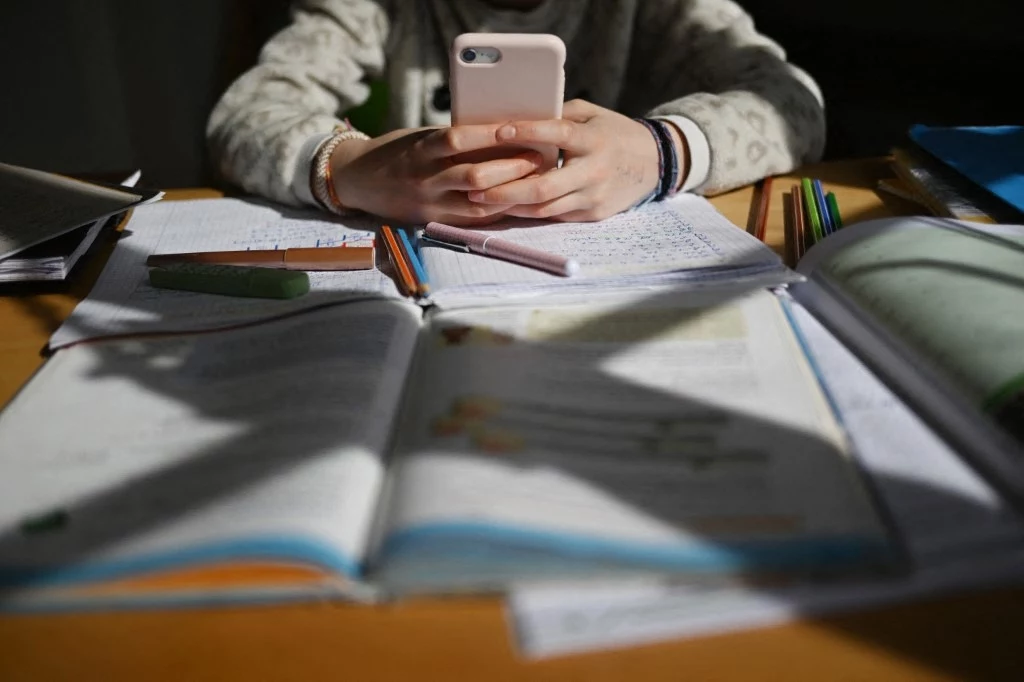 W estońskich szkołach uczniowie są zachęcani do korzystania z telefonów komórkowych W estońskich szkołach uczniowie są zachęcani do korzystania z telefonów komórkowych