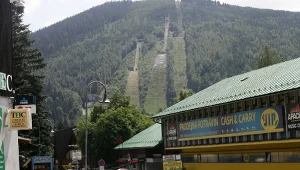 Harrachov. W tle kompleks skoczni narciarskich
