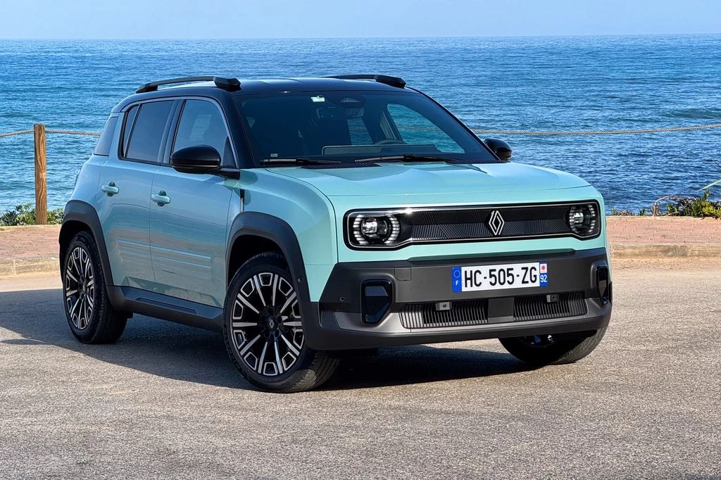 Renault 4 próbuje nawiązywać stylistycznie do swojego przodka Renault 4 próbuje nawiązywać stylistycznie do swojego przodka
