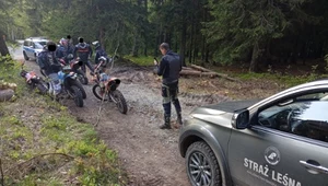 Szaleli na motocyklach po polskim lesie. Sześciu Niemców stanie przed sądem