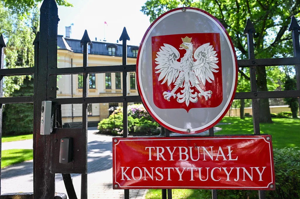 Trybunał Konstytucyjny miał wydać wyrok ws. Zielonego Ładu. Pismo od prezydenta Andrzeja Dudy doprowadziło jednak do odroczenia rozprawy