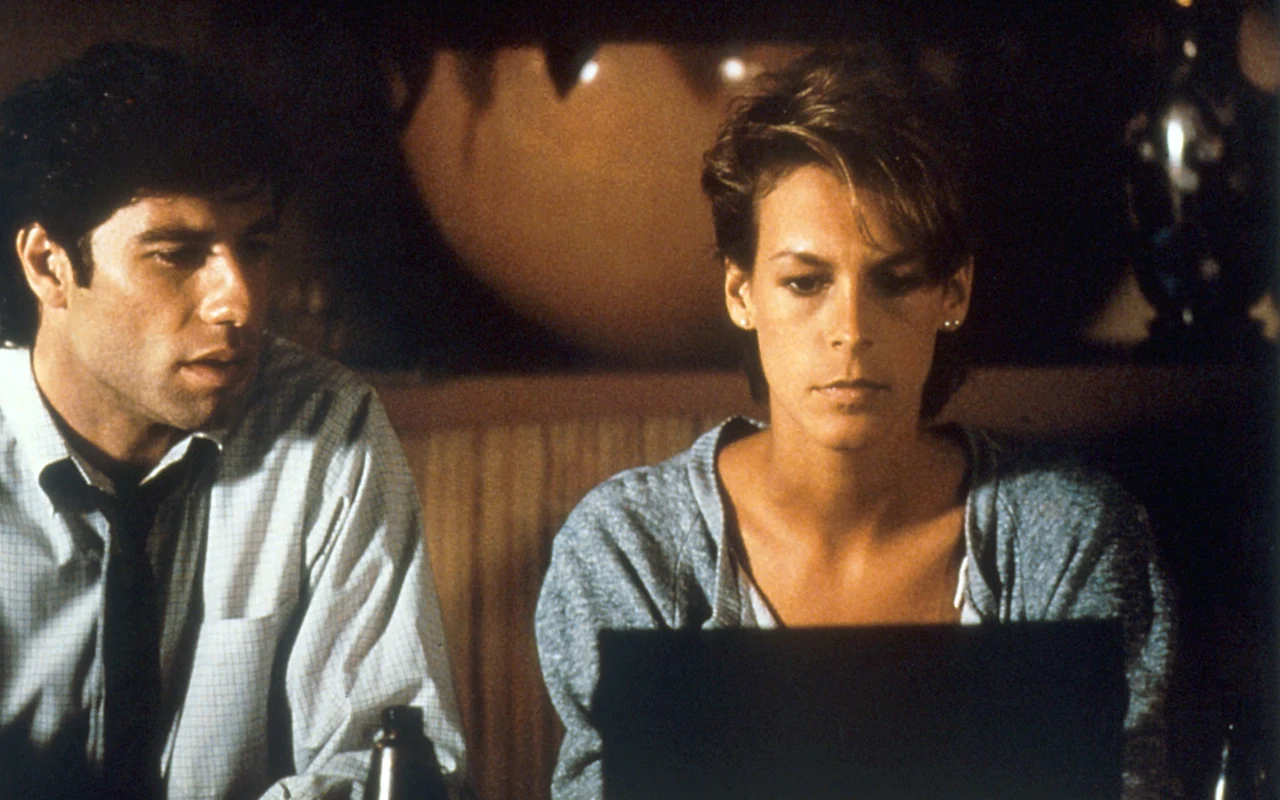 Jamie Lee Curtis i John Travolta w filmie "Perfect"