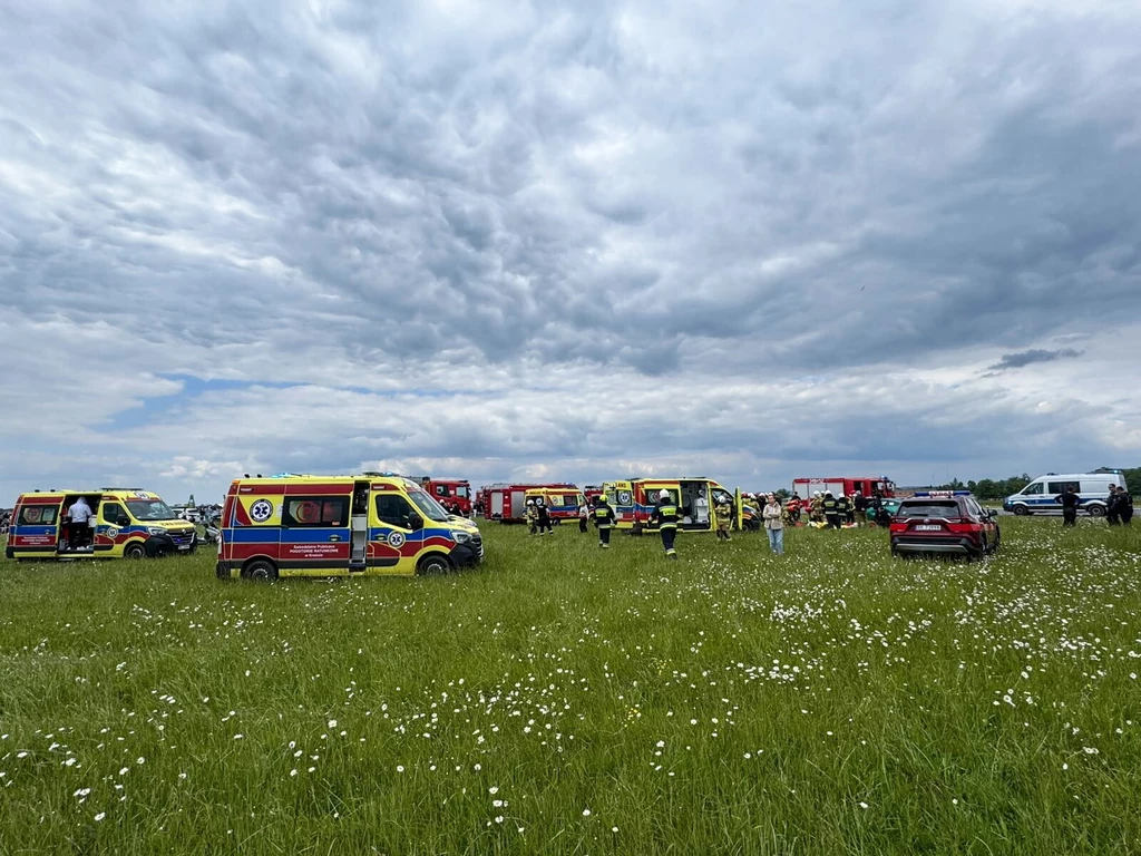 Poważny wypadek podczas wyścigu samochodowego w Krośnie. Prokuratura stawia zarzuty dwóm osobom Poważny wypadek podczas wyścigu samochodowego w Krośnie. Prokuratura stawia zarzuty dwóm osobom
