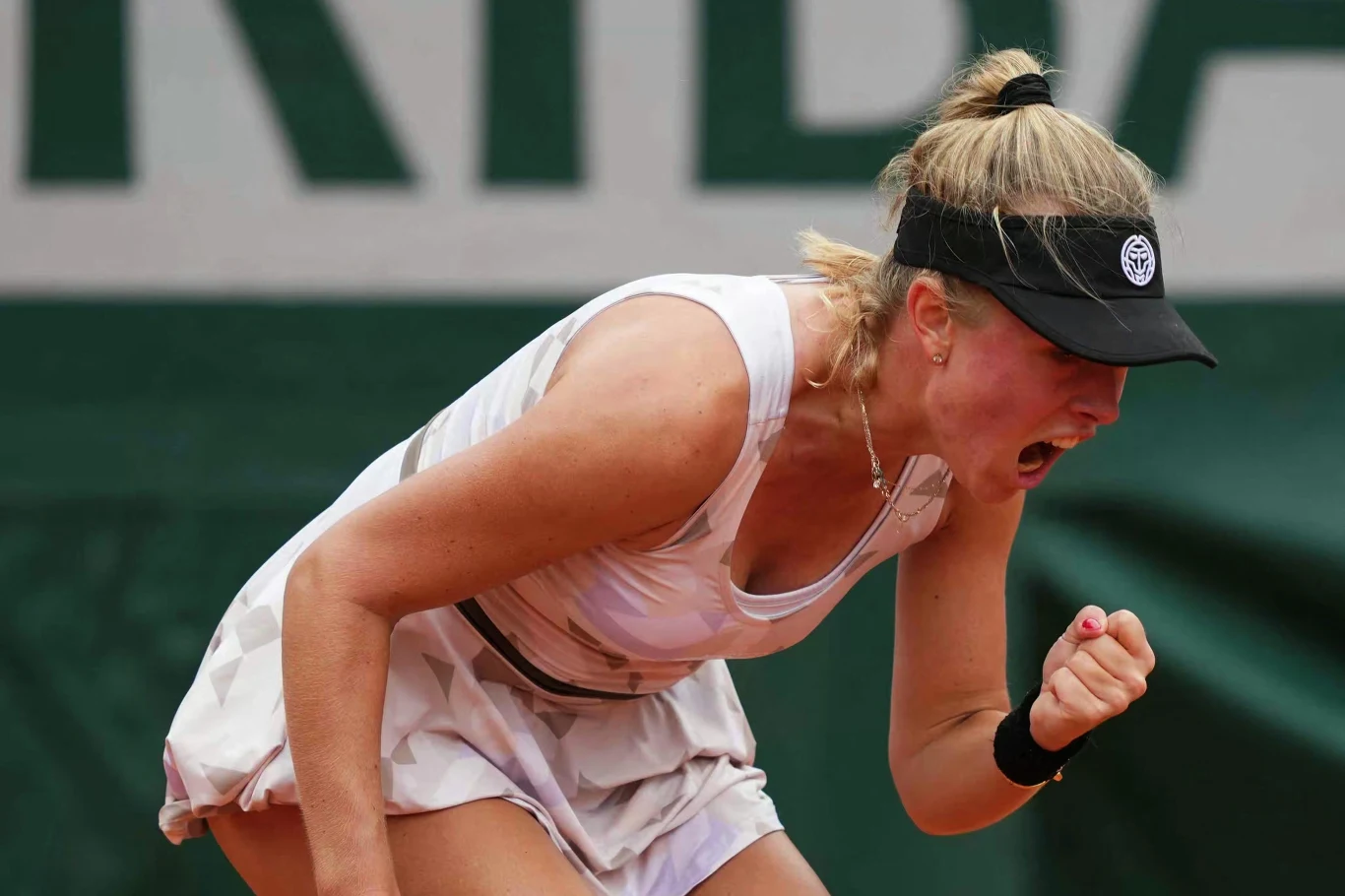 Magdalena Fręch odniosła bardzo cenną wiktorię, pokonując utytułowaną Ons Jabeur Magdalena Fręch odniosła bardzo cenną wiktorię, pokonując utytułowaną Ons Jabeur