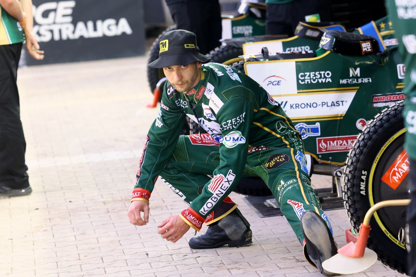 Rozgrzewający się Kacper Woryna przed meczem w Toruniu Rozgrzewający się Kacper Woryna przed meczem w Toruniu