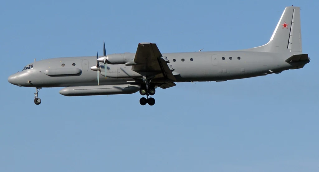 Rosyjskie rozpoznanie znad Białorusi. Ił-20 wraca do gry (na zdj. Ił-20M nad lotniskiem Czkałowskim w 2009 r.) Rosyjskie rozpoznanie znad Białorusi. Ił-20 wraca do gry (na zdj. Ił-20M nad lotniskiem Czkałowskim w 2009 r.)