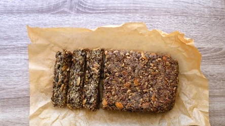 Rugbrød zawiera wysoką dawkę błonnika, co czyni go sprzymierzeńcem w regulacji poziomu cukru we krwi.