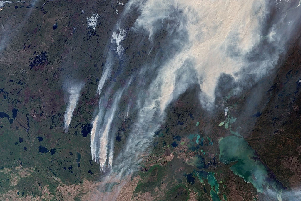 Satelitarne zdjęcie pożaru lasu w prowincji Saskatchewan. Z zagrożonych terenów uciekły tysiące osób Satelitarne zdjęcie pożaru lasu w prowincji Saskatchewan. Z zagrożonych terenów uciekły tysiące osób