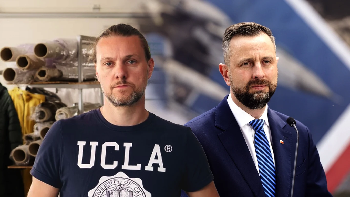 Dariusz Górczyński od miesięcy czeka na zapłatę pieniędzy Dwóch mężczyzn na pierwszym planie, po lewej osoba w koszulce z napisem UCLA, po prawej mężczyzna w garniturze i krawacie na tle niebiesko-czerwonego wzoru. W tle po lewej znajdują się rury ułożone na półkach.