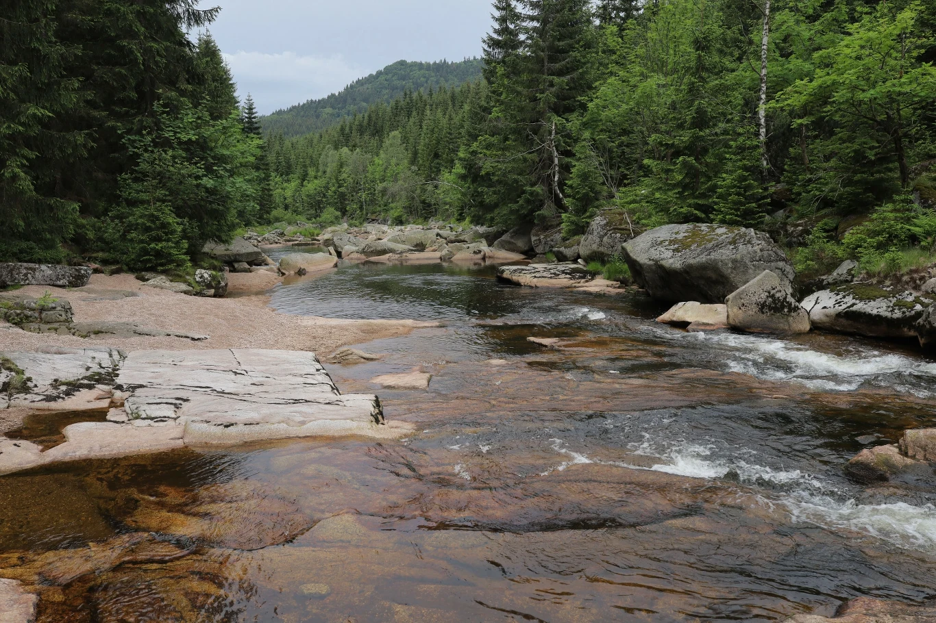 Świeradów-Zdrój to propozycja dla tych, którzy pragną prawdziwego odpoczynku, kontaktu z naturą i zdrowotnych korzyści płynących z pobytu w uzdrowisku. Świeradów-Zdrój to propozycja dla tych, którzy pragną prawdziwego odpoczynku, kontaktu z naturą i zdrowotnych korzyści płynących z pobytu w uzdrowisku.