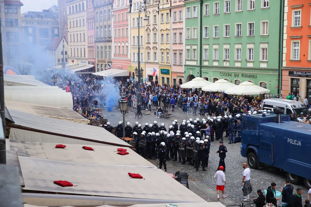 Interwencja policji na ulicach Wrocławia przed finałem Ligi Konferencji Europy 2025 Interwencja policji na ulicach Wrocławia przed finałem Ligi Konferencji Europy 2025