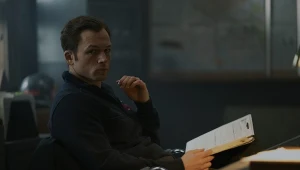 Taron Egerton w serialu "Dym"