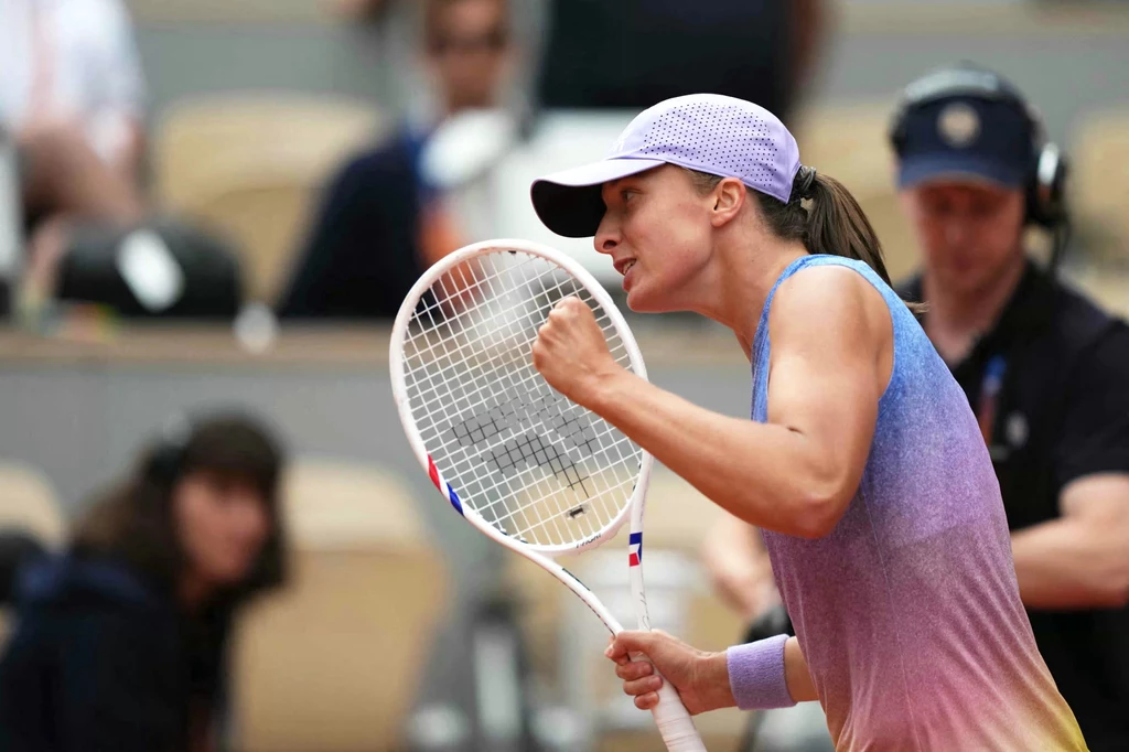 Iga Świątek w trakcie turnieju Roland Garros 2025