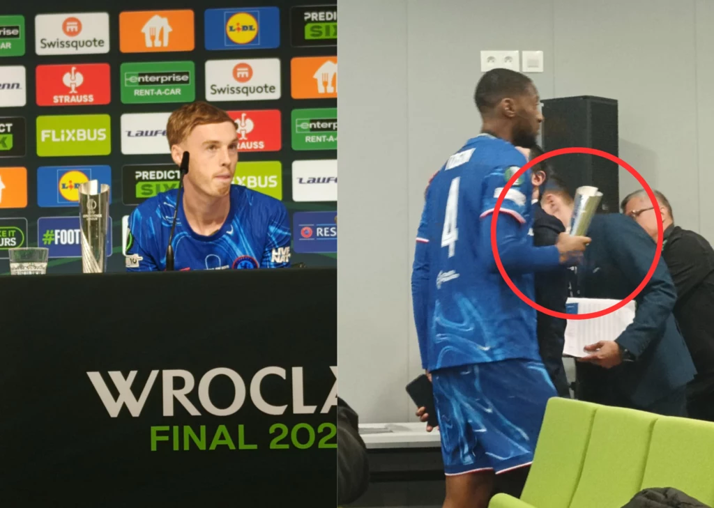 Na zdjęciu Cole Palmer (z lewej) i Tosin Adarabioyo zabierający jego nagrodę dla MVP Na zdjęciu Cole Palmer (z lewej) i Tosin Adarabioyo zabierający jego nagrodę dla MVP