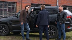 "Na Wspólnej". Odcinek 4020. Jest w niebezpieczeństwie! Czy ucieknie przestępcom?