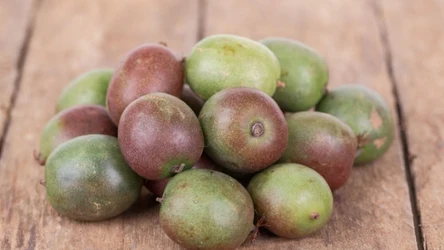 Mini kiwi to owoce, które mogą być idealną zdrową przekąską