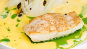 Polędwica z dorsza i sauce hollandaise, czyli szkoła kulinarnej klasyki według Mateusza Gesslera