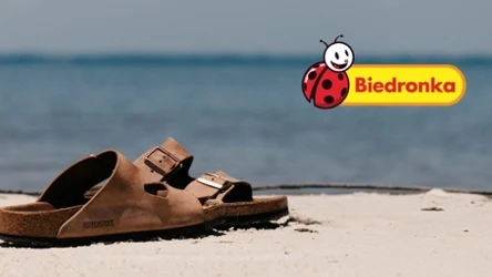 Skórzane klapki, które posłużą na lata. Biedronka wypuściła prawdziwy hit na lato!