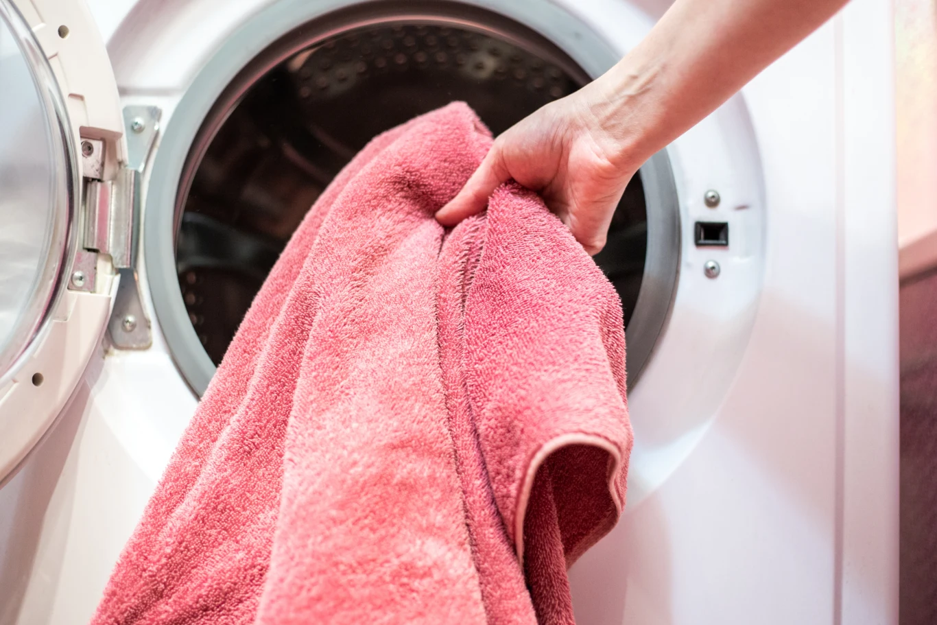 Jak prać ręczniki? Dzięki tym produktom będą miękkie i puszyste.