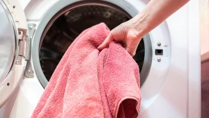 Tak piorą ręczniki w hotelach. Dlatego są miękkie i puszyste bez prasowania 