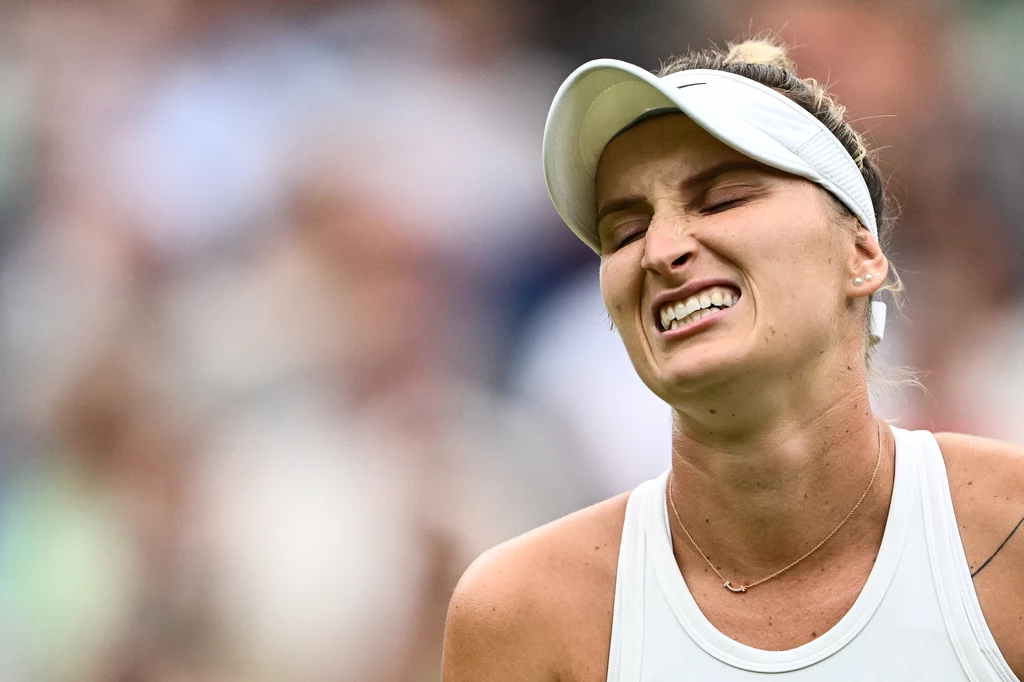 Marketa Vondrousova pokonała Magdalenę Fręch, a potem wycofała się z debla Marketa Vondrousova pokonała Magdalenę Fręch, a potem wycofała się z debla
