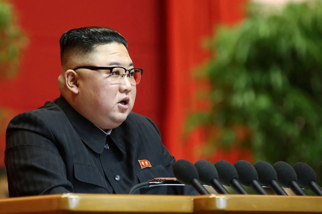 Przywódca Korei Północnej Kim Dzong Un wygłaszający przemówienie Przywódca Korei Północnej Kim Dzong Un wygłaszający przemówienie