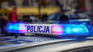 Autostradą jedzie policja na sygnale. Czy mogę ją wyprzedzić?