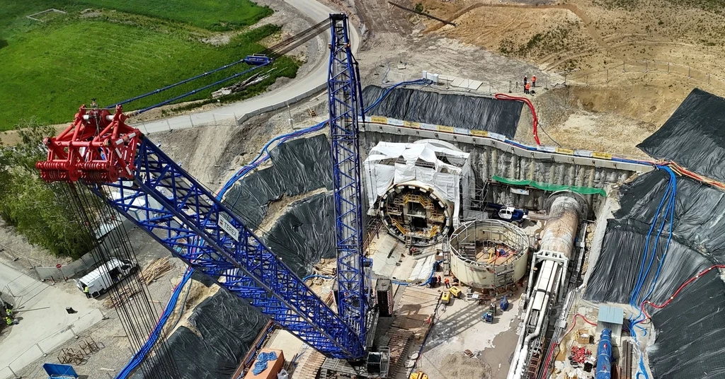 Najdłuższy tunel kolejowy w Polsce. Wywierci go ogromna tarcza TBM. Najdłuższy tunel kolejowy w Polsce. Wywierci go ogromna tarcza TBM.