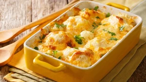 Zapiekany kalafior z serem to pyszne danie obiadowe