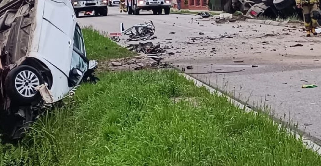 Wypadek w miejscowości Żdżarki. Nie żyje kierowca samochodu osobowego Wypadek w miejscowości Żdżarki. Nie żyje kierowca samochodu osobowego