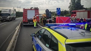 Tragiczny wypadek na A4. Auto z impetem uderzyło w koparkę