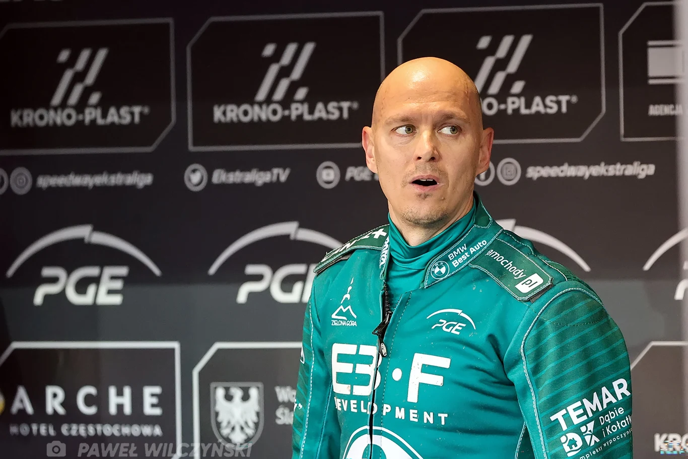 Jarosław Hampel wciąż może zostać w Falubazie na 2026. Jarosław Hampel wciąż może zostać w Falubazie na 2026.