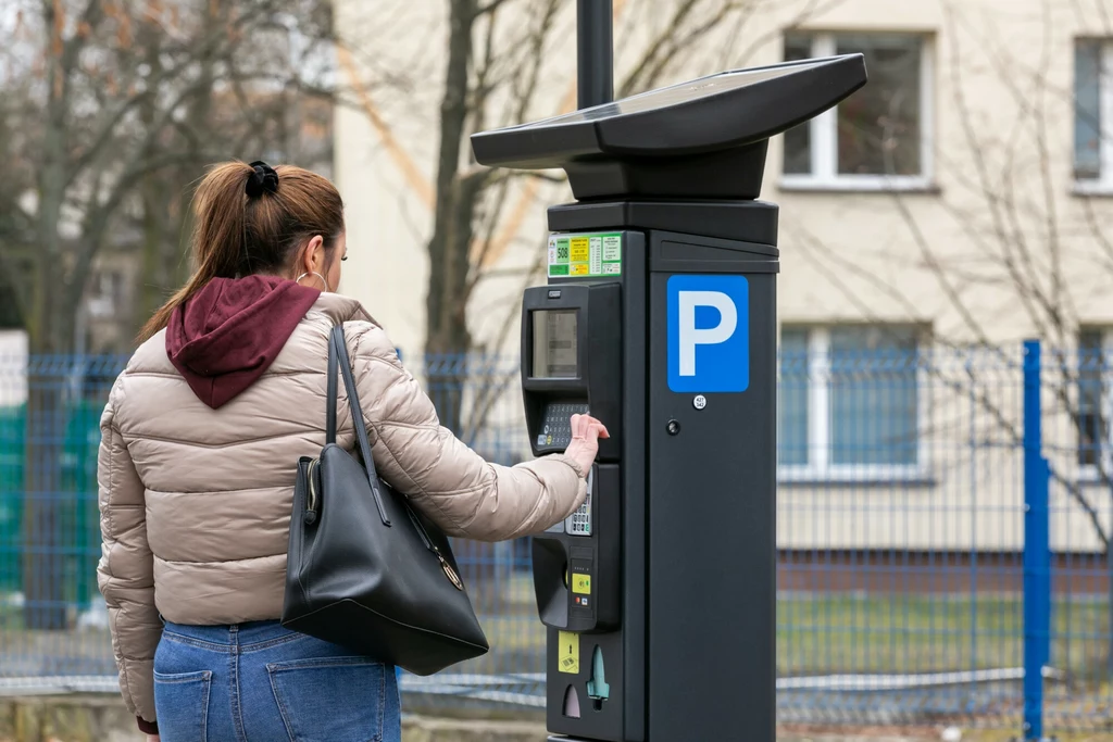 Od 1 czerwca obowiązują nowe zasady w strefie płatnego parkowania w Łodzi Od 1 czerwca obowiązują nowe zasady w strefie płatnego parkowania w Łodzi