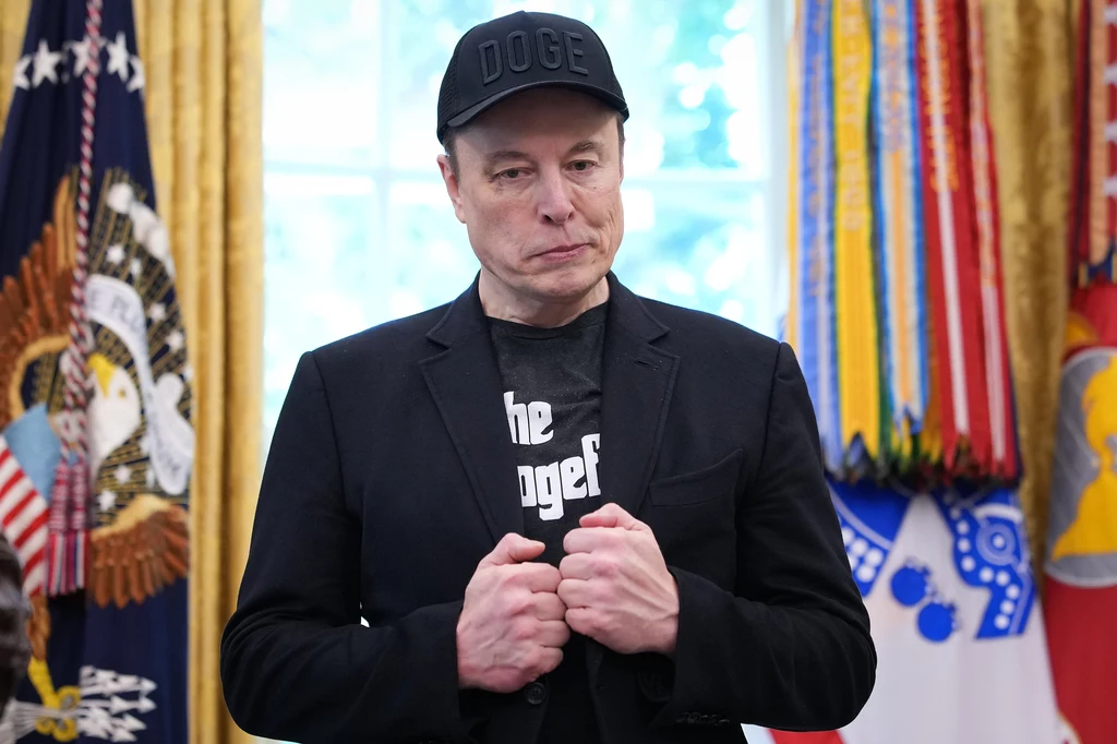 Elon Musk przybył na spotkanie do Gabinetu Owalnego z podbitym okiem Elon Musk przybył na spotkanie do Gabinetu Owalnego z podbitym okiem