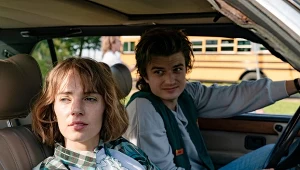 Maya Hawke i Joe Kerry w serialu "Stranger Things"