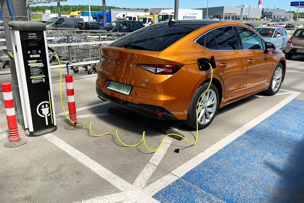 Jak wynika z badań, Polacy są sceptyczni co do szybkiego rozwoju elektromobilności w naszym kraju Jak wynika z badań, Polacy są sceptyczni co do szybkiego rozwoju elektromobilności w naszym kraju