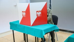 Senior zasłabł w komisji wyborczej. Zmarł w drodze do szpitala
