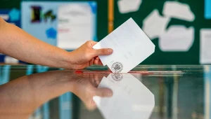 Najnowszy sondaż poparcia. KO rośnie, PiS spada