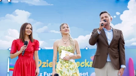 Paulina Sykut-Jeżyna, Julia Żugaj i Krzysztof Ibisz byli prowadzącymi koncertu Polsatu