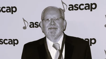 Alf Clausen tworzył muzykę do serialu "Simpsonowie"