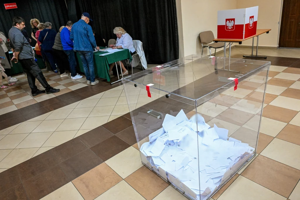Frekwencja w drugiej turze wyborów prezydenckich przekroczyła 72 proc. Frekwencja w drugiej turze wyborów prezydenckich przekroczyła 72 proc.