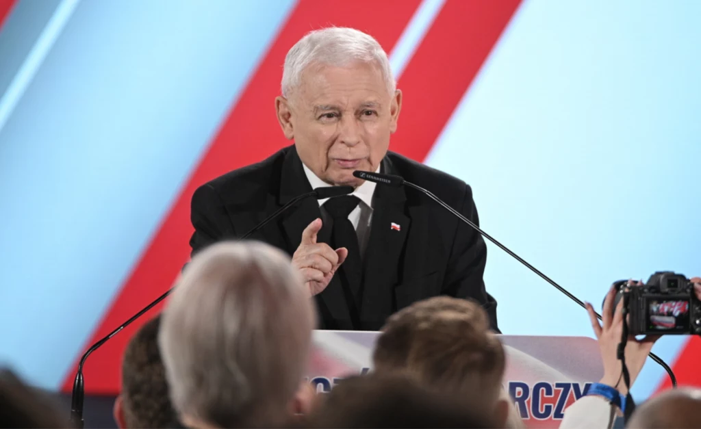 Prezes PiS Jarosław Kaczyński na wieczorze wyborczym Karola Nawrockiego