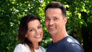 Kasia (Katarzyna Glinka) zgodzi się zostać żoną Mariusza (Rafał Cieszyński)