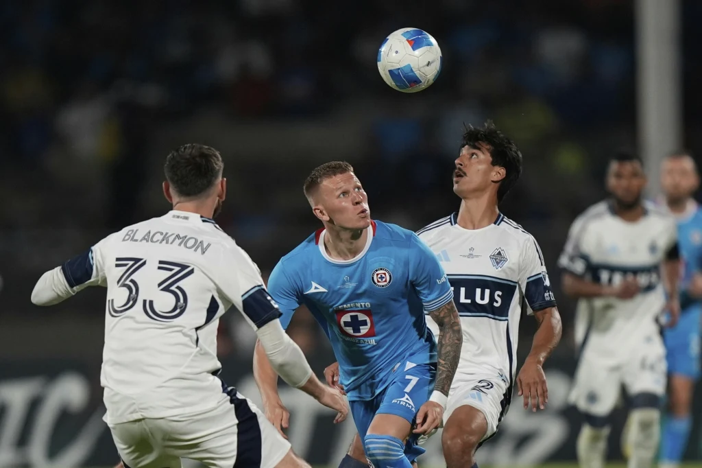 Mateusz Bogusz w finale Ligi Mistrzów CONCACAF Mateusz Bogusz w finale Ligi Mistrzów CONCACAF