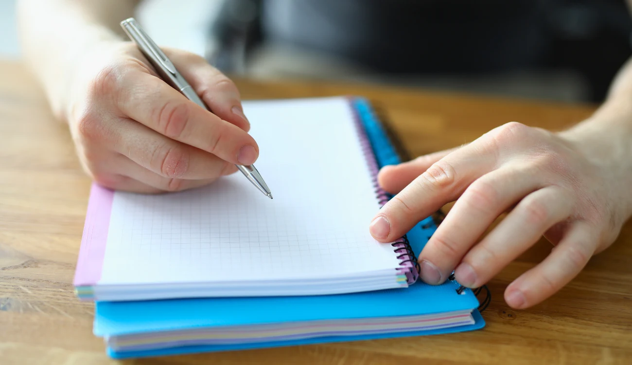 "Niebieskie zeszyty" zamiast czatu GPT? Ten pomysł działa "Niebieskie zeszyty" zamiast czatu GPT? Ten pomysł działa