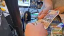 Drobne sumy nie będą jeszcze rejestrowane. Unia nakaże jednak podawać PESEL od wszystkich zakupów powyżej 3 tys. euro