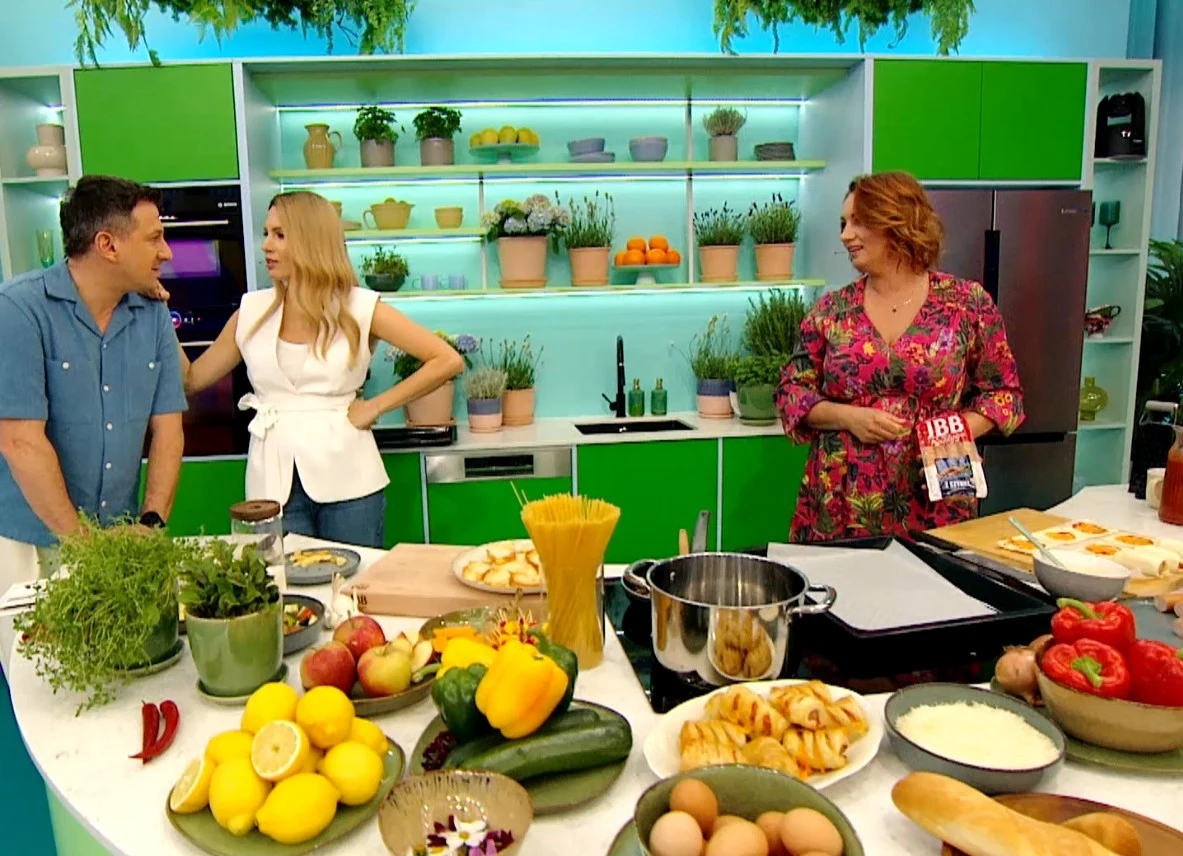 Z zewnątrz chrupiące ciasto, w środku pyszna kiełbaska i roztopiony ser