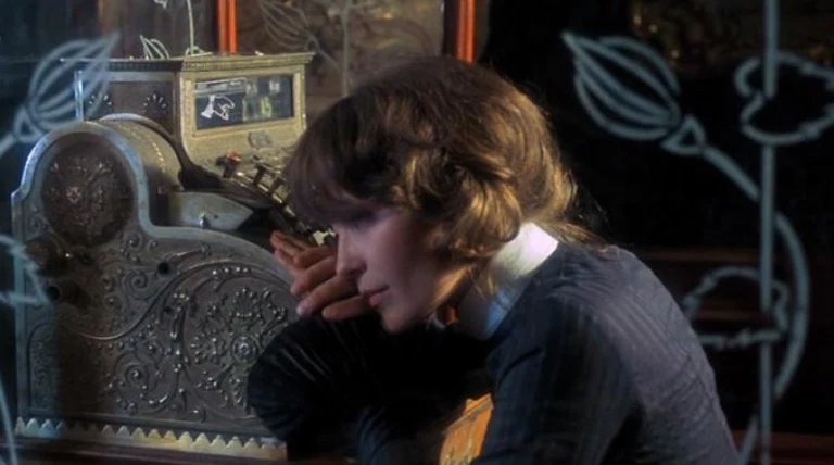 Grażyna Długołęcka w filmie "Dzieje grzechu" (1975) Grażyna Długołęcka w filmie "Dzieje grzechu" (1975)